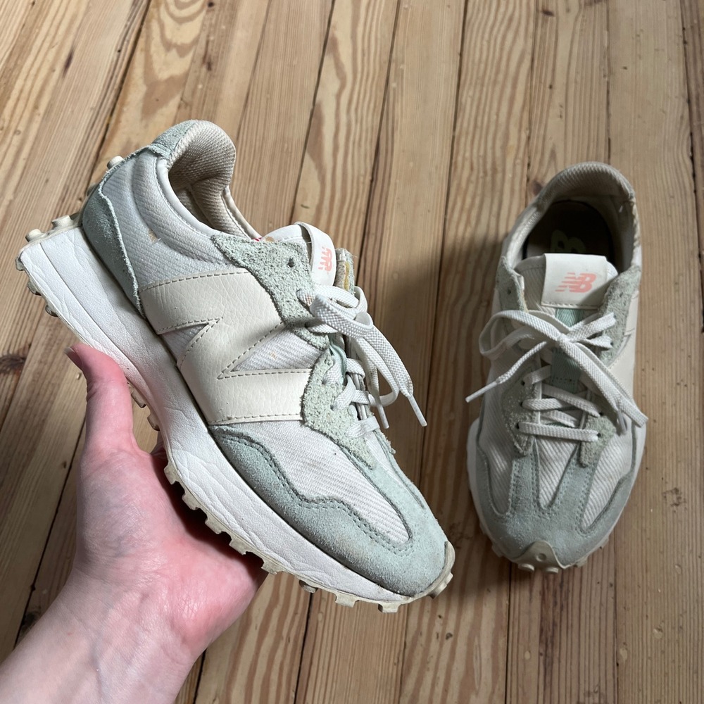 New Balance 327 Sneakers Womens 7.5 Sea Salt Sage Green Retro Low Top WS327CGP